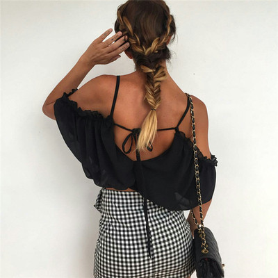 Κομψή και πολύ ελαφριά γυναικεία μπλούζα με λεπτούς ιμάντες ώμου