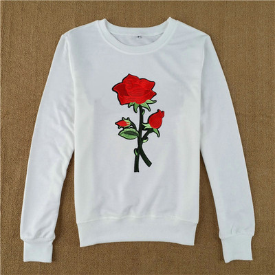 Μοντέρνο αθλητικό σύνολο για  σύγχρονες γυναίκες με όμορφα κεντήματα