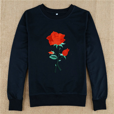 Μοντέρνο αθλητικό σύνολο για  σύγχρονες γυναίκες με όμορφα κεντήματα