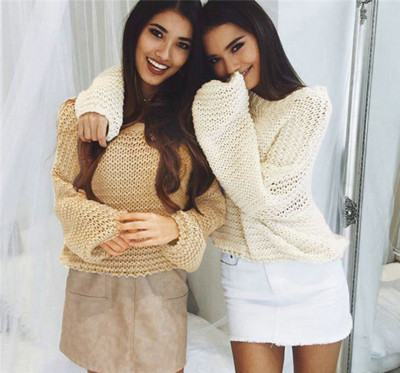 Дамски много удобен пуловер с дълъг широк ръкав в два цвята