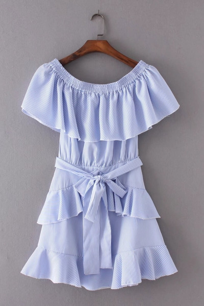 Γυναικείο φόρεμα σε γαλάζιο χρώμα με πέπλο