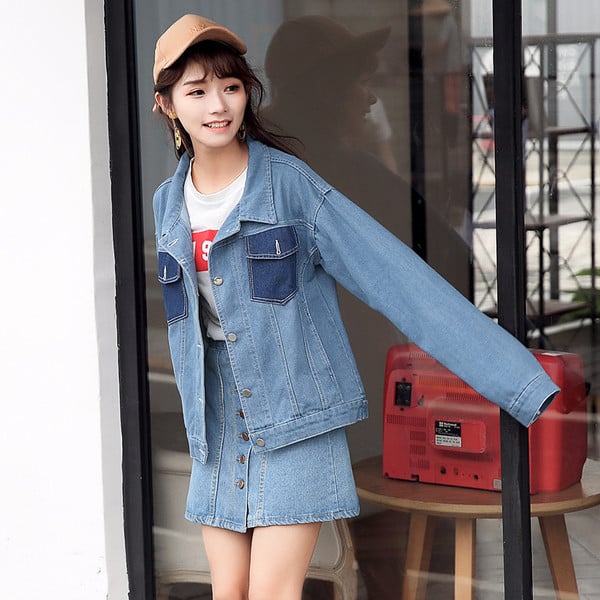 Κομψό γυναικέιο  τζιν  μποφάν  με ενδιαφέρουσες τσέπες στο μπροστινό μέρος