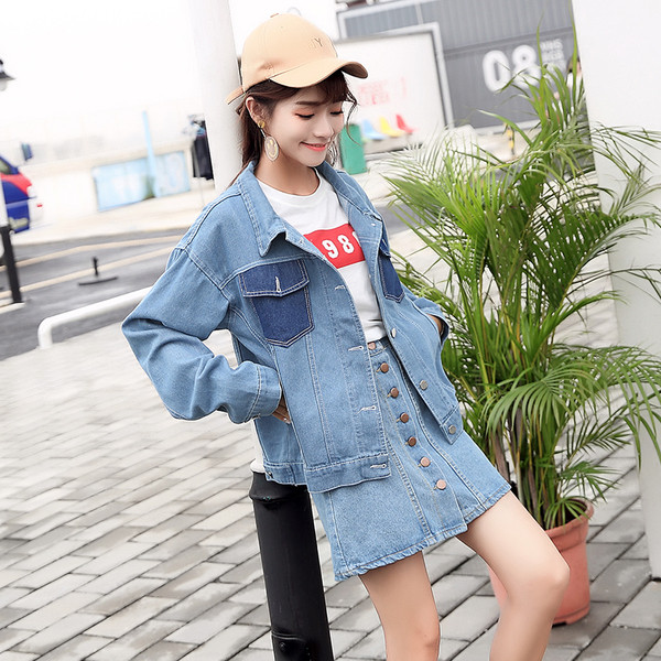 Κομψό γυναικέιο  τζιν  μποφάν  με ενδιαφέρουσες τσέπες στο μπροστινό μέρος