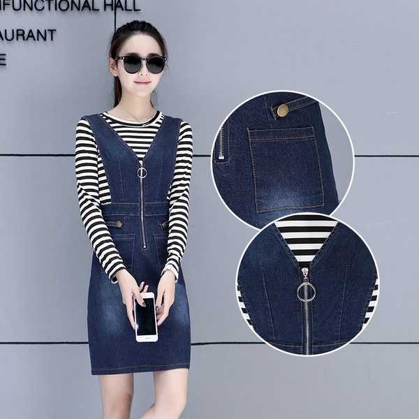 Много интересен дамски комплект включващ дълга дамска дънкова рокля и раирана блузка с дълъг ръкав