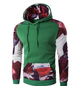 Πολύχρωμο ανδρικό φούτερ με κουκούλα και τσέπες σε τέσσερις αποχρώσεις