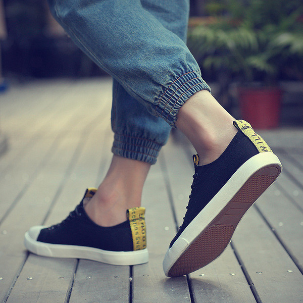 Περιστασιακά ανδρικά πάνινα παπούτσια με λευκά καουτσούκ - 2 μοντέλα