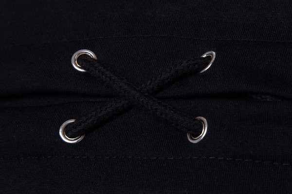 Стилна мъжка тениска с кръстосани връзки в черен цвят