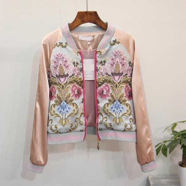 Актуално дамско яке с бродерия флорални мотиви 