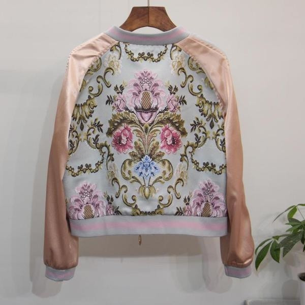 Актуално дамско яке с бродерия флорални мотиви 