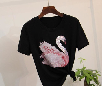 Сладка дамска тениска с апликация лебед в бял и черен цвят