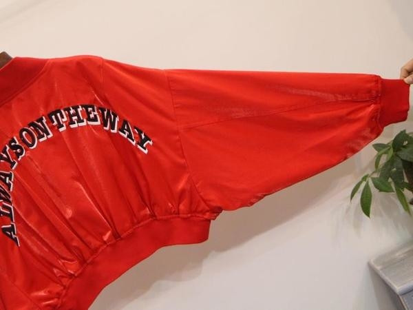 Бейзболно яке за дамите в свободен стил в три цвята с надпис на гърба