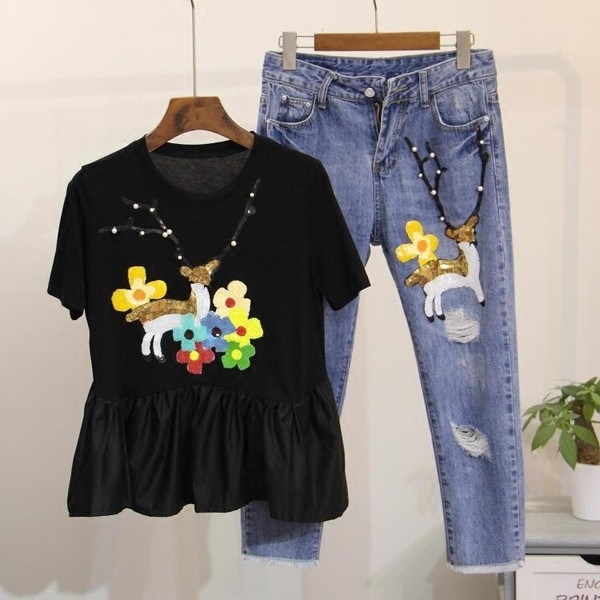 Уникален дамски комплект - тениска и дънки с декорация апликация и пайети