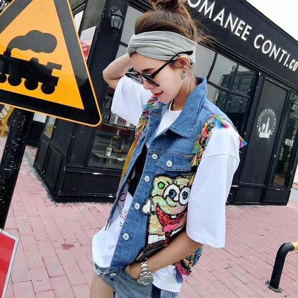 Много красив дамски елек с декорация ресни, апликация и пайети