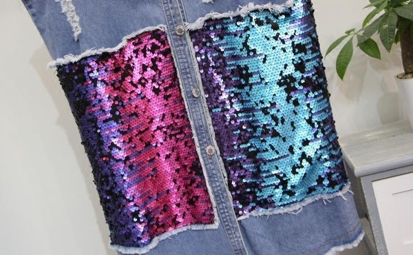 Стилен дамски дълъг елек - леко накъсан с пайети