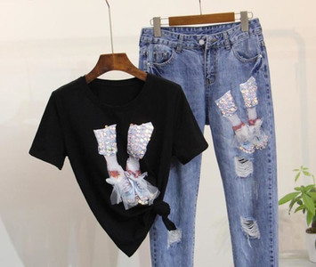 Свеж дамски комплект - дънки + тениска с апликация