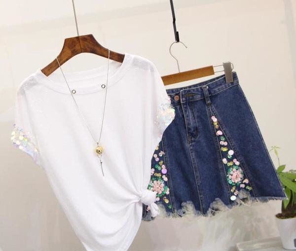 Сладък дамски комплект - пола и тениска с декорация пайети