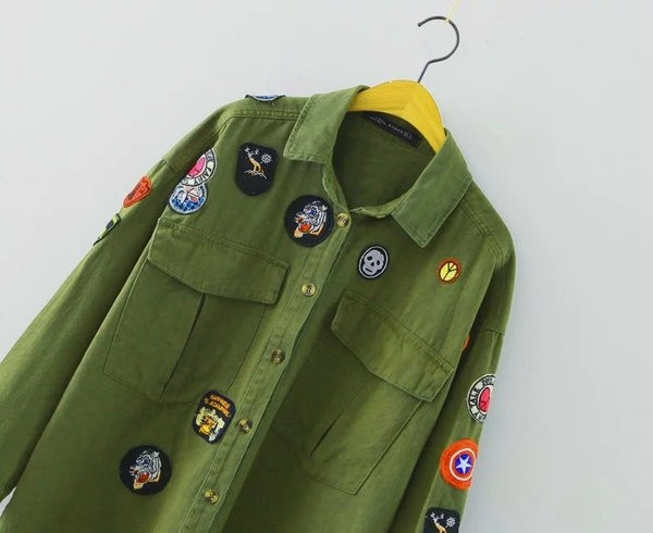 Спортно-елегантно дамско якенце с интересни кръпки