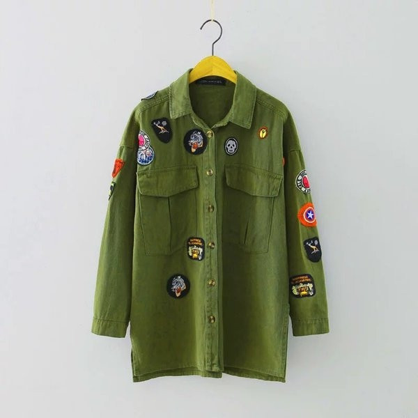 Спортно-елегантно дамско якенце с интересни кръпки