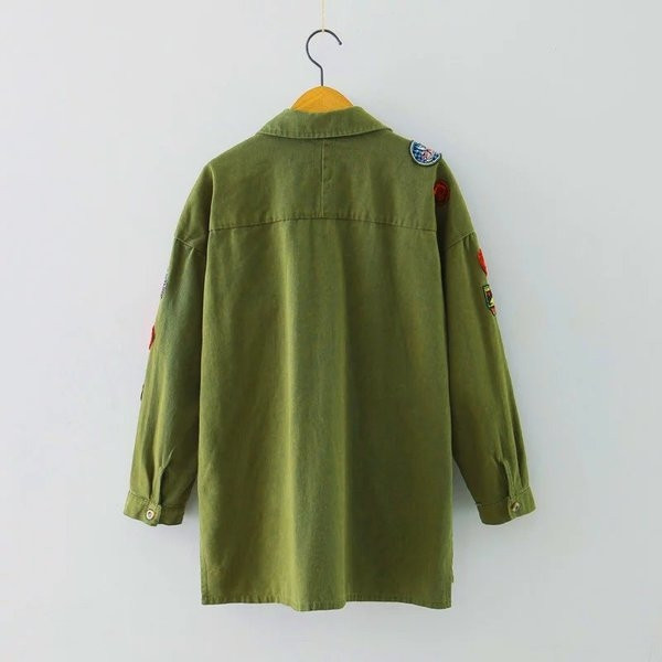 Спортно-елегантно дамско якенце с интересни кръпки