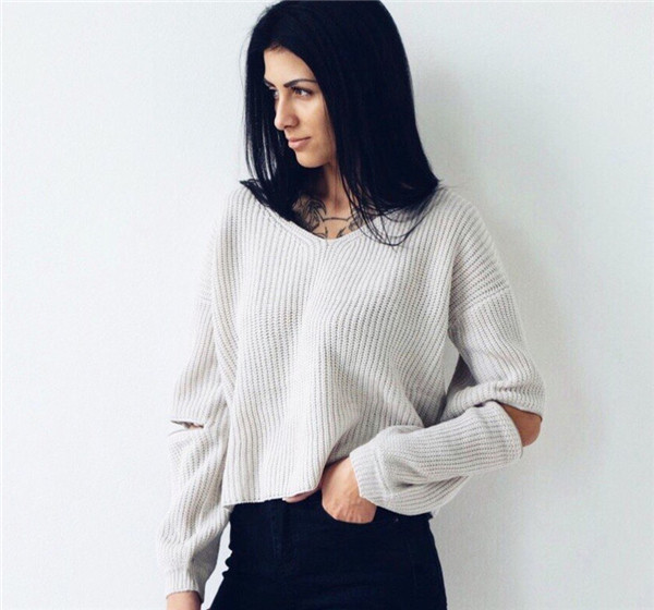 Красив дамски пуловер в свободен стил и в няколко цвята с ципове на ръкавите