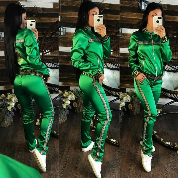 Удобен дамски спортен екип от две части в два различни цвята