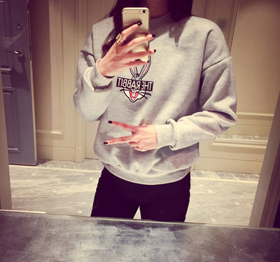 Красив дамски суичър с декорация в два цвята