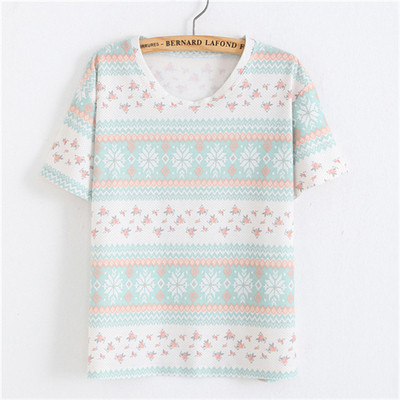 Сладка дамска блуза в много модели и цветове, подходяща за ежедневие