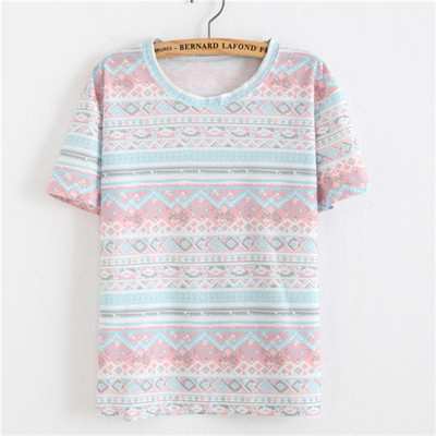 Сладка дамска блуза в много модели и цветове, подходяща за ежедневие