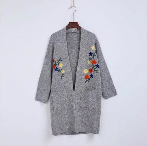 Плетена дамска жилетка с интересна бродерия - 5 цвята