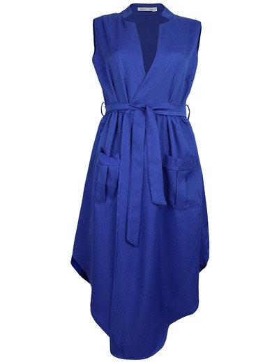 Свежа дамска рокля с джобове в широк модел и с колан