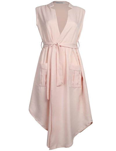 Свежа дамска рокля с джобове в широк модел и с колан