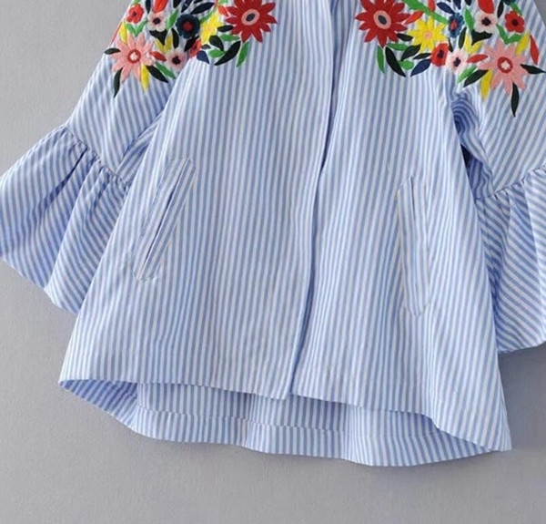 Много красиво и стилно дамско яке тип риза с къс,широк 3/4 ръкав,скрит цип и красива шарена бродерия