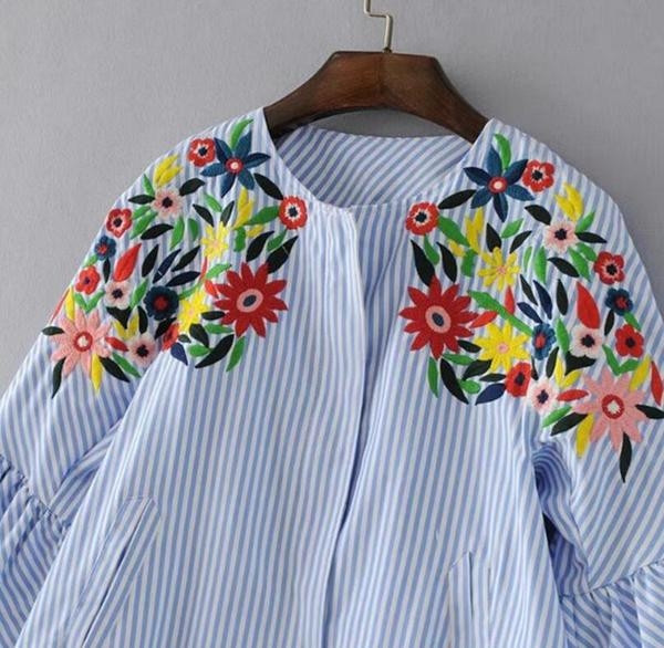 Много красиво и стилно дамско яке тип риза с къс,широк 3/4 ръкав,скрит цип и красива шарена бродерия
