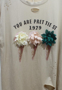 Ежедневна дамска тениска с 3D декорация в два цвята