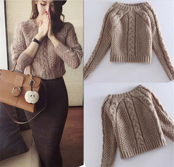 Топъл дамски пуловер в бежов цвят, подходящ за ежедневие