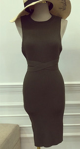 Дамска рокля по тялото с гол гръб от рипс и поло яка