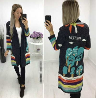 Дълга плетена дамска жилетка с изображение в два цвята