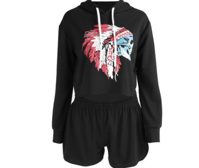 Спортно-елегантен дамски комплект - къси панталони + блуза с качулка и изображение