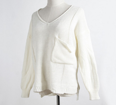 Стилен дамски пуловер с джобче и  V-образно деколте, в много цветове