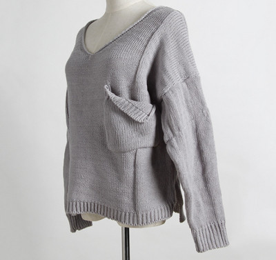 Стилен дамски пуловер с джобче и  V-образно деколте, в много цветове