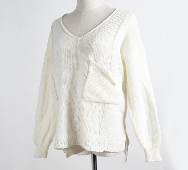 Стилен дамски пуловер с джобче и  V-образно деколте, в много цветове