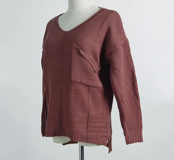 Стилен дамски пуловер с джобче и  V-образно деколте, в много цветове