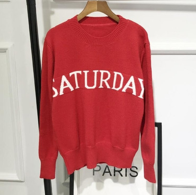 Много интересен и удобен дамски пуловер с дълъг ръкав и надпис-дните от седмицата