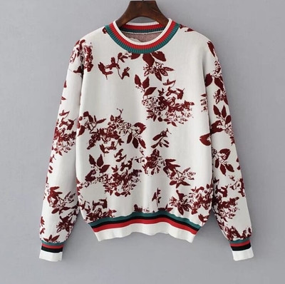 Дамска ежедневна блузка с дълъг ръкав и О-образно деколте , и с много красиви флорални мотиви