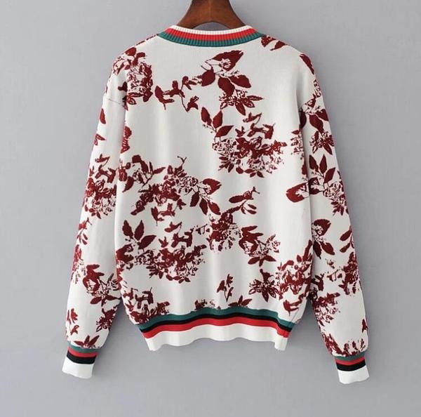 Дамска ежедневна блузка с дълъг ръкав и О-образно деколте , и с много красиви флорални мотиви