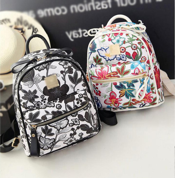 Ежедневна дамска раница с шарени цветчета