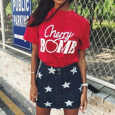 Ежедневна дамска блуза с къс ръкав и интересен надпис