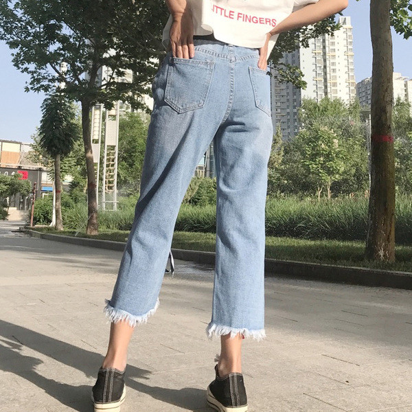 Интересен модел дамски дънки - 7/8 с цветни връзки и висока талия