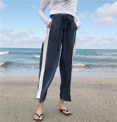 Ежедневен дамски панталон в широк модел с висока талия, в 7/8 модел