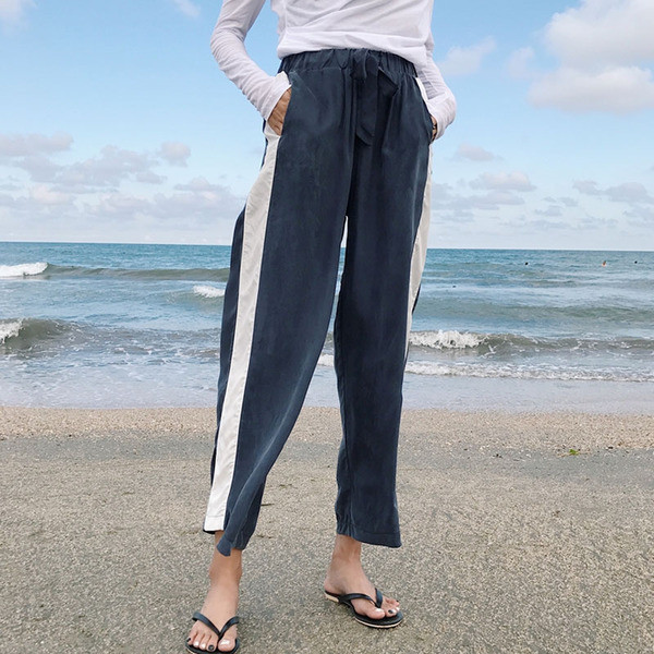 Ежедневен дамски панталон в широк модел с висока талия, в 7/8 модел